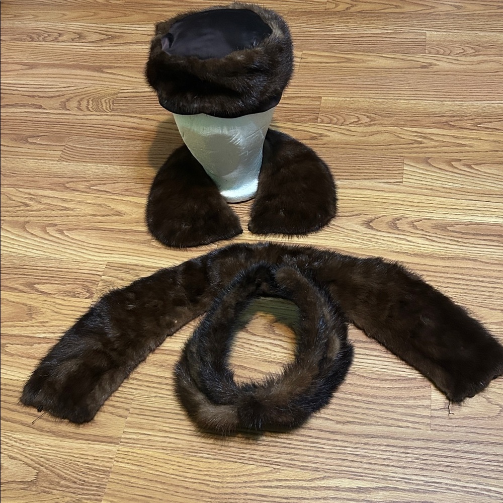 Vintage 2 mink fur hats  and 2 mink fur collars